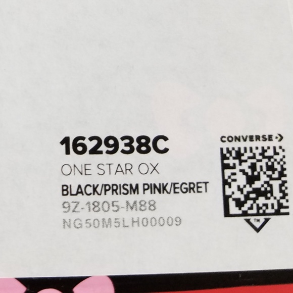 CONVERSE x HELLO KITTY Shoes 162939C Various Sizes - Picture 8 of 8